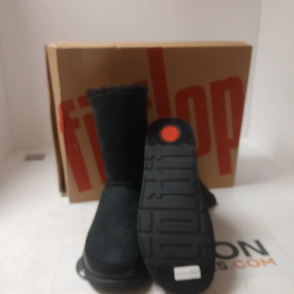FITFLOP GEN-FF SHORT DOUBLE-FACED SHEARLING BOOTS – ALL BLACK, UK 7