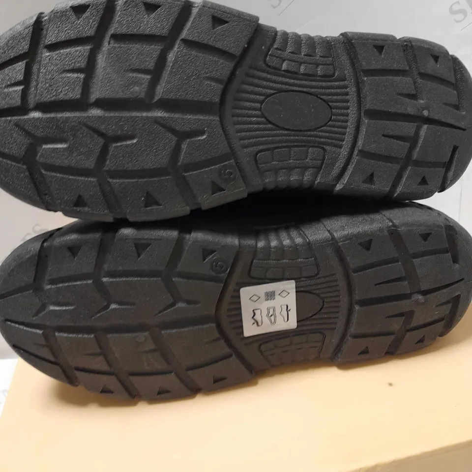 KOI MAKALU BLACK PU CORE BOOTS - SIZE 5