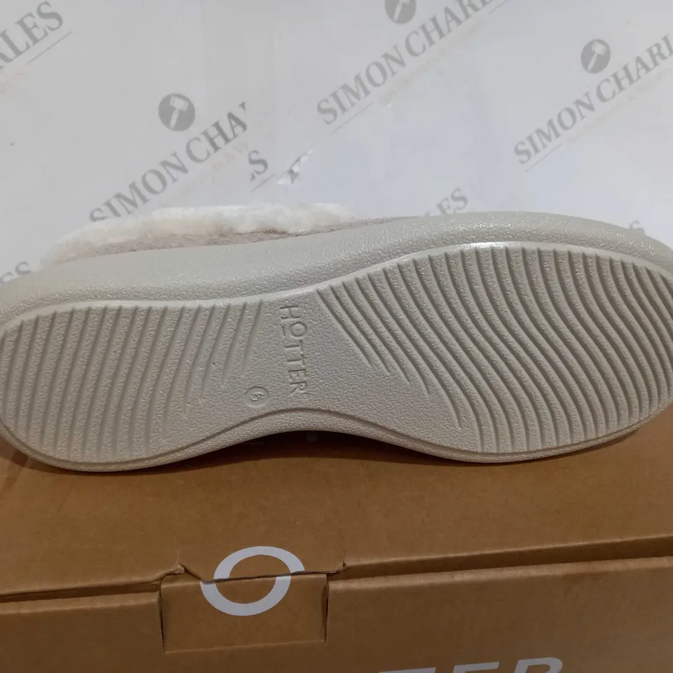 HOTTER OATMEAL COLOURED SNUG SLIPPERS - UK SIZE 6