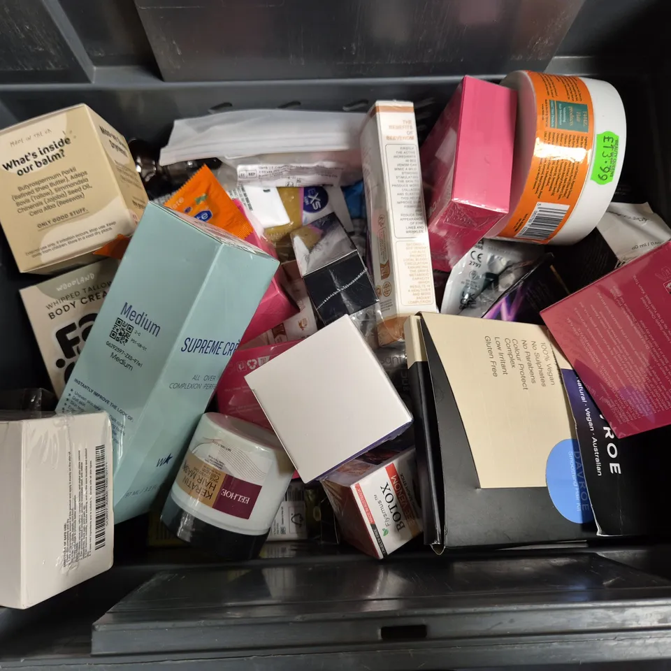  APPROXIMATELY 20 HEALTH AND BEAUTY ITEMS TO INCLUDE WYPE, SUPREME CREME AND CONDOMS
