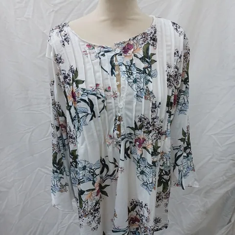 WHITE TSHIRT WITH FLOWERS SIZE XXL
