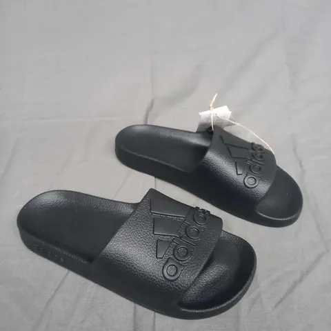 UNBOXED PAIR OF ADIDAS BLACK ADILETTE AQUA SLIDES SIZE UK 9