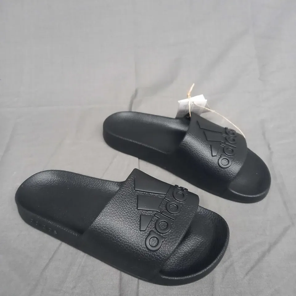 UNBOXED PAIR OF ADIDAS BLACK ADILETTE AQUA SLIDES SIZE UK 9