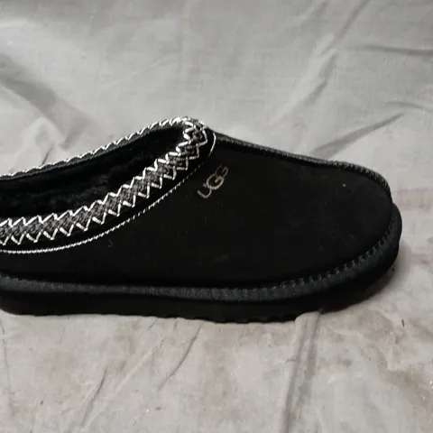 UGG BLACK SUEDE SLIPPERS WITH SILVER STITCHING - 39