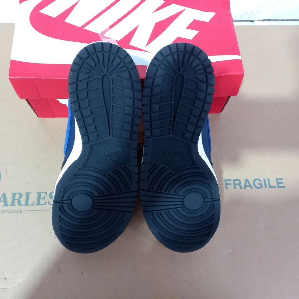 BOXED PAIR OF NIKE NAVY/BLACK TRAINERS SIZE5.5