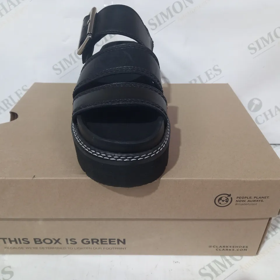 BOXED PAIR OF CLARKS ORIANNA OVER OPENT TOE LEATHER SANDALS IN BLACK UK SIZE 4