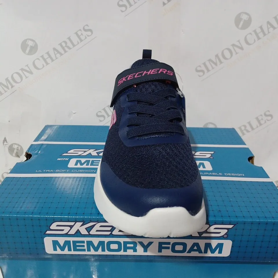 BOXED PAIR OF SKECHERS DYNAMIGHT 2 TRAINERS IN NAVY/PINK - 5