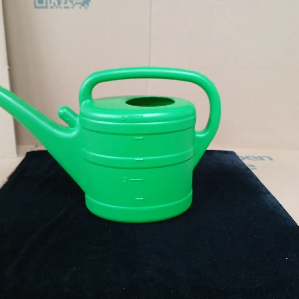 GREEN PLASTIC WATERING CAN – GARDEN & PATIO TOOL