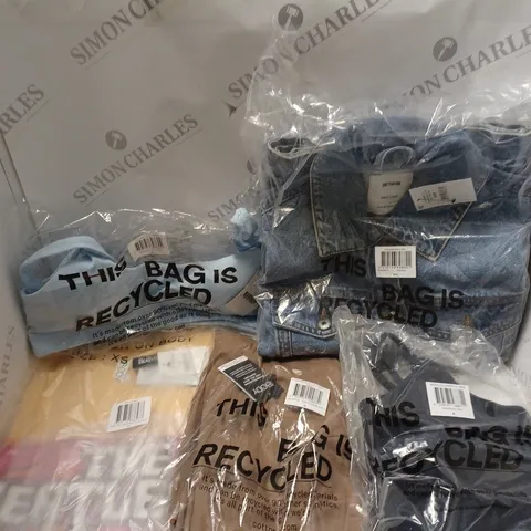 BOX OF APPROXIMATELY 20 ASSORTED CLOTHING PRODUCTS IN VARIOUS BRANDS & SIZES TO INCLUDE DENIM JACKET, BEATLES T-SHIRT, SKIRTS ETC