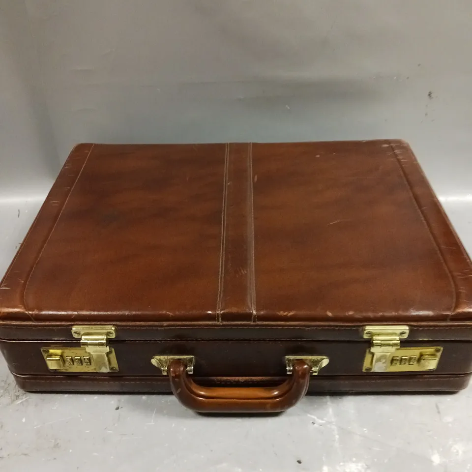 LOCKABLE COMBINATION BRIEFCASE IN BROWN 