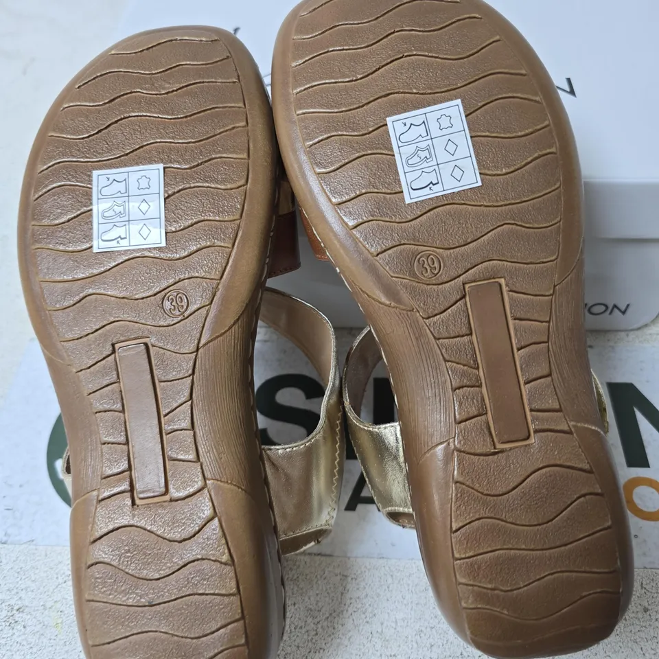 BOXED LEATHER COLLECTION NATASHA SANDALS, GOLD - SIZE 6