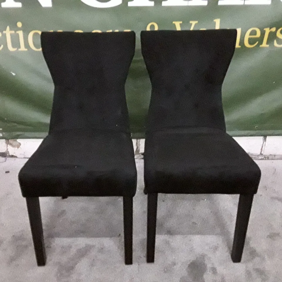 SET OF 2 KENSINGTON BLACK VELVET BUTTON BACK DINING CHAIR (BLACK LEG)