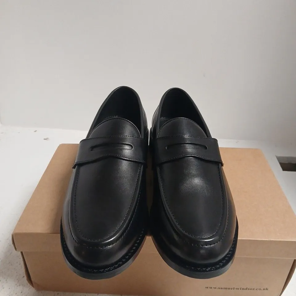 BOXED PAIR OF SAMUEL WINDSOR BLACK LEATHER PENNY LOAFERS – UK 12