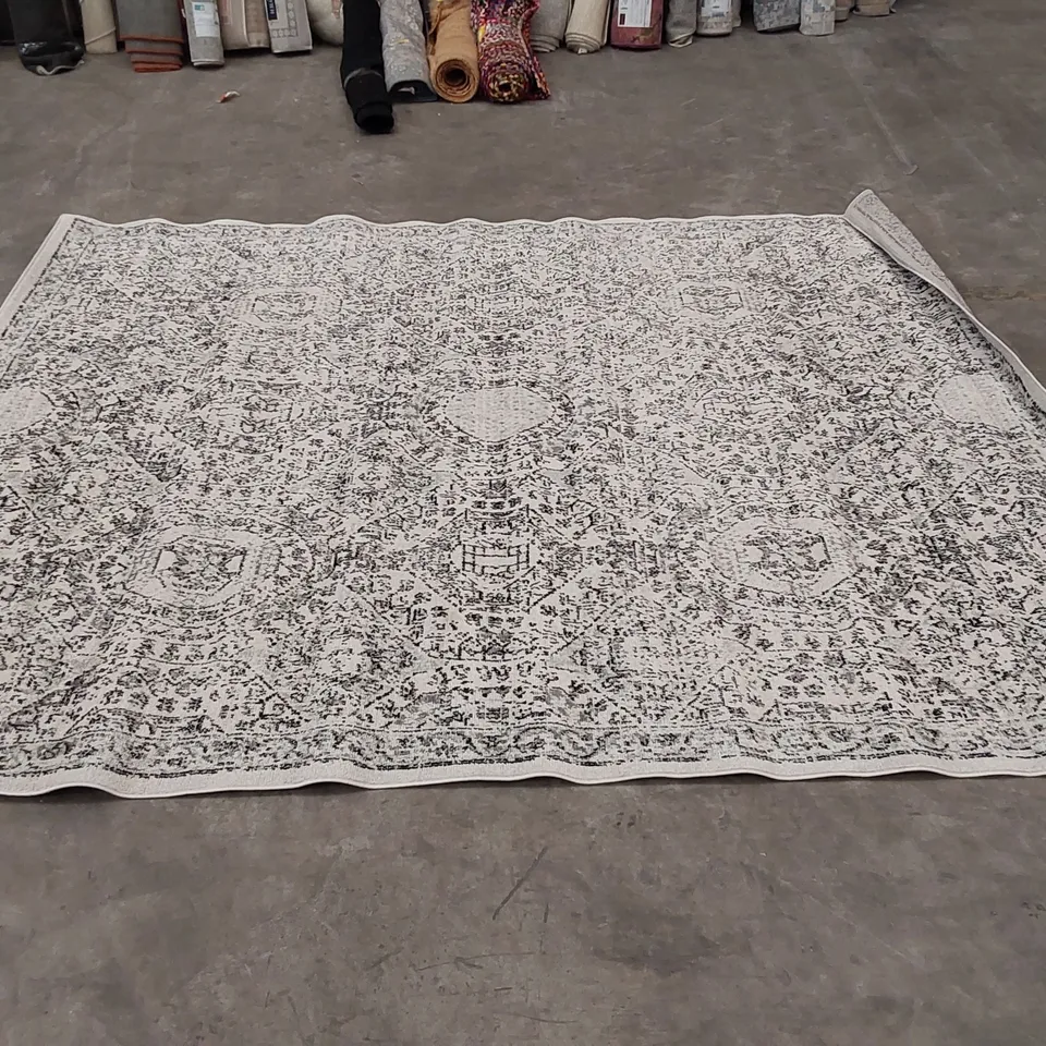 BODRUM PATTERNED RUG IN GREY - 8' x 10'
