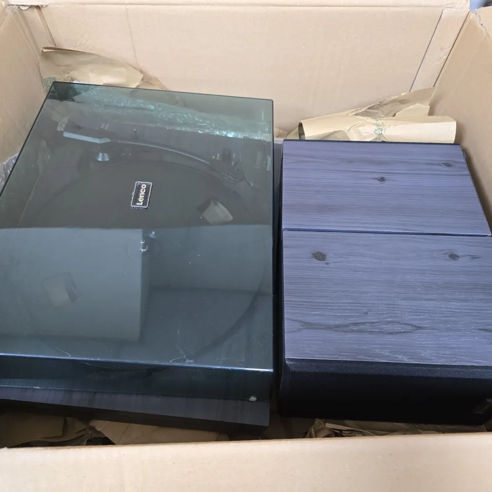 LENCO LS-300 TURNTABLE AND SPEAKER SET
