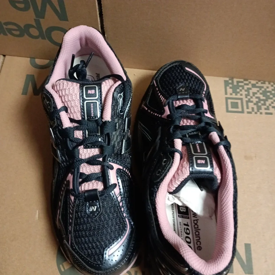 NEW BALANCE WOMEN'S RUNNING SHOES IN BLACK & PINK - UK 6.5