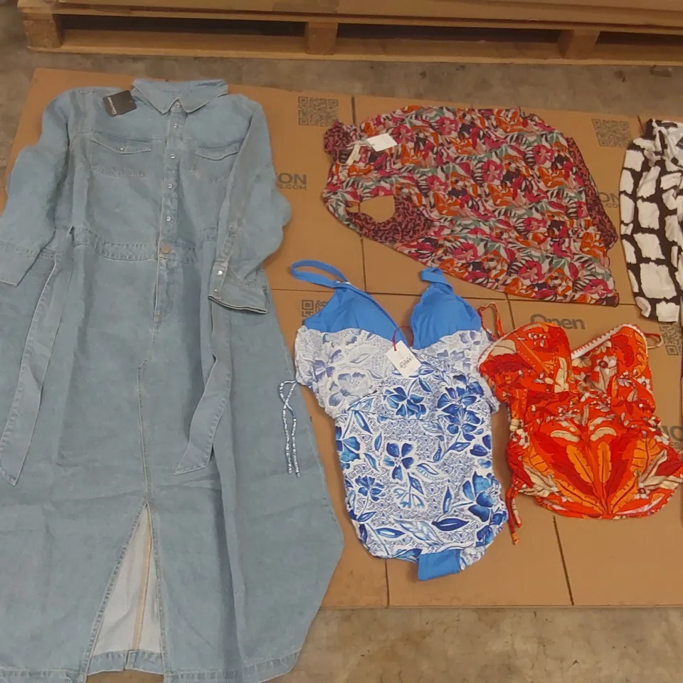 PALLET CONTAINING APPROXIMATELY 700x BRAND NEW ASSORTED DESIGNER CLOTHING ITEMS INCLUDING: JD WILLIAMS DRESSES, MAGISCULPT BATHING SUIT, JULIPA TOP ECT