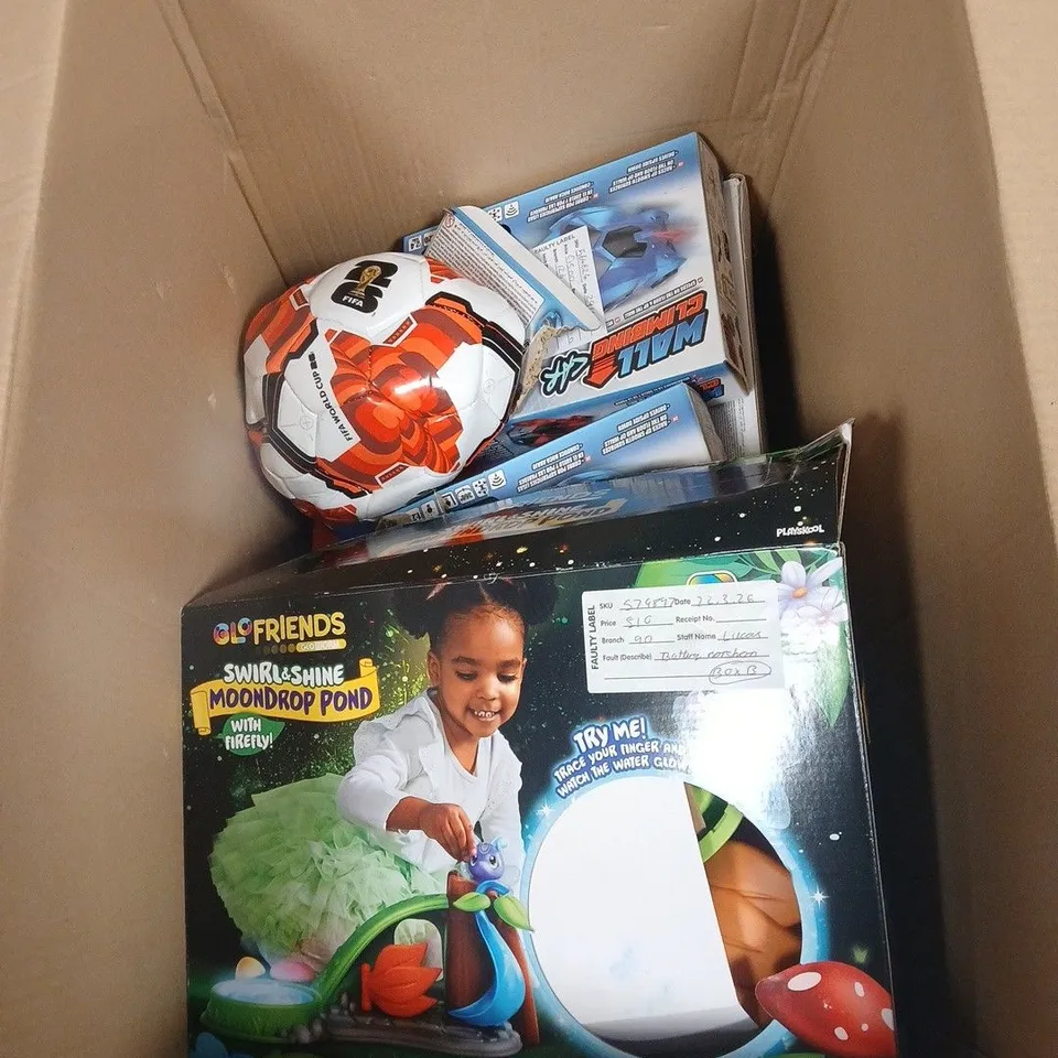APPROXIMATELY 10 ASSORTED TOYS & GAMES PRODUCTS TO INCLUDE WORLD CUP FOOTBALL , MOON DROP POND , ETC 