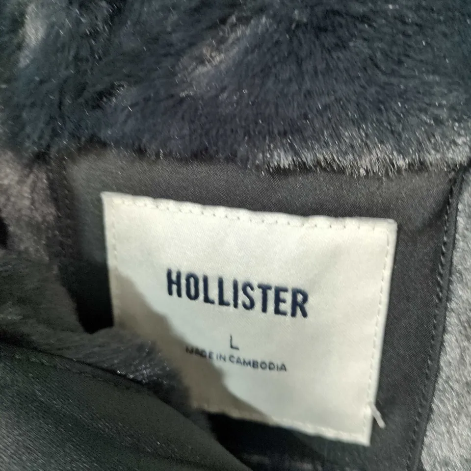HOLLISTER BLACK PUFFER JACKET WITH FAUX FUR TRIM – SIZE L 