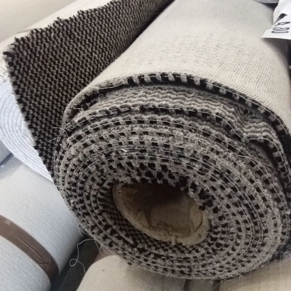 ROLL OF QUALITY LAKELAND HRD SCAFELL CARPET // APPROX SIZE: 9.39 x 4m