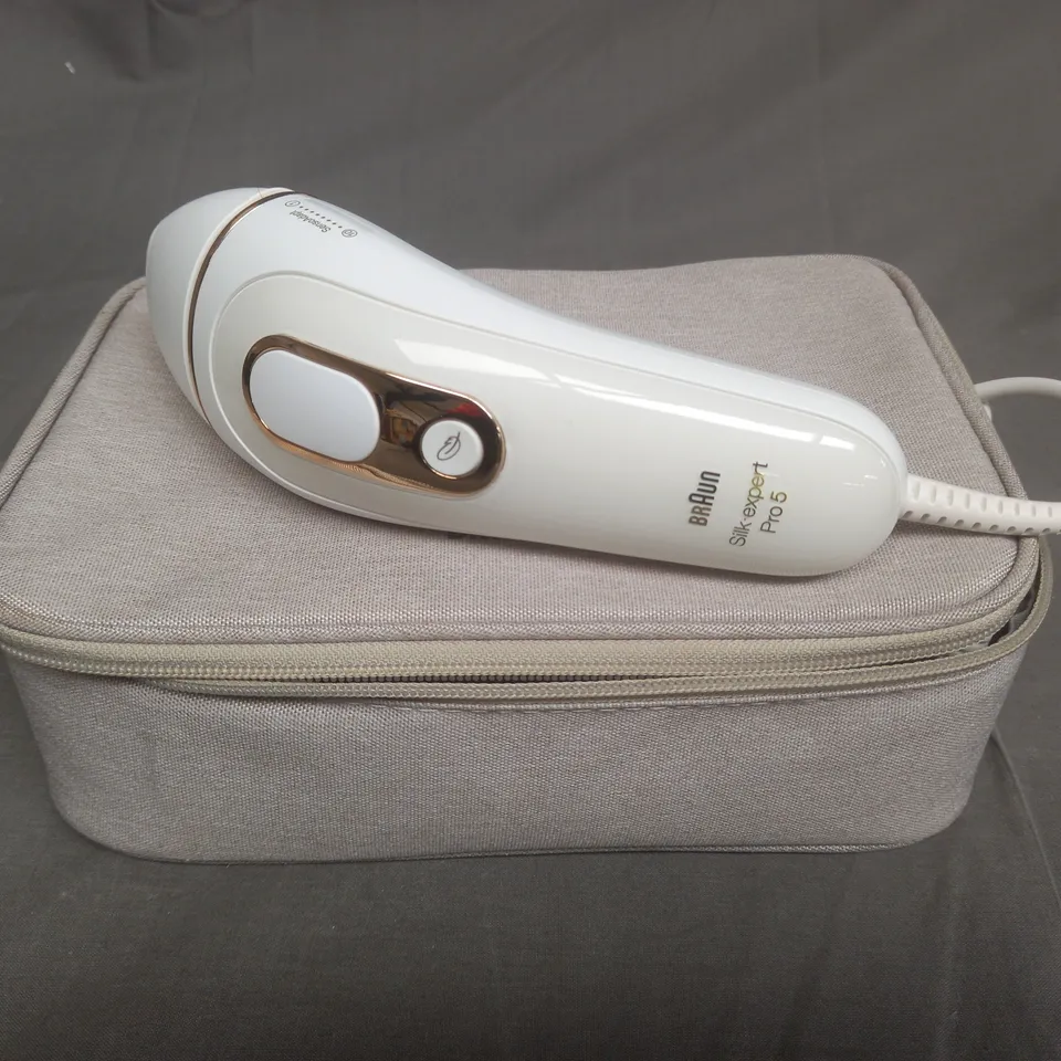 BOXED BRAUN SILK-EXPERT PRO 5 IPL WITH 2 HEADS, RAZOR & VANITY CASE
