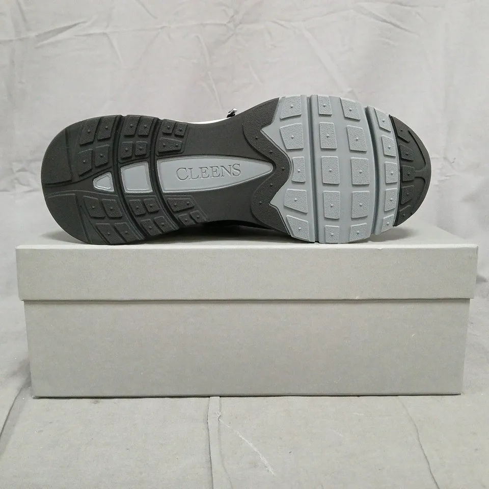 BOXED PAIR OF CLEENS PULSE RUNNER TRAINERS IN GRAPHITE SIZE UK 7.5