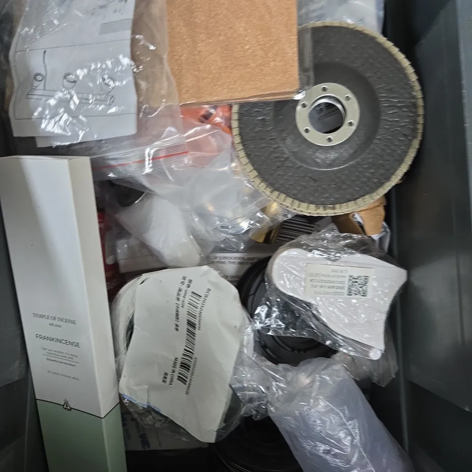 APPROXIMATELY 15 HOUSEHOLD ITEMS TO INCLUDE FROGTAPE, METAL POLISH, PADLOCK ETC  