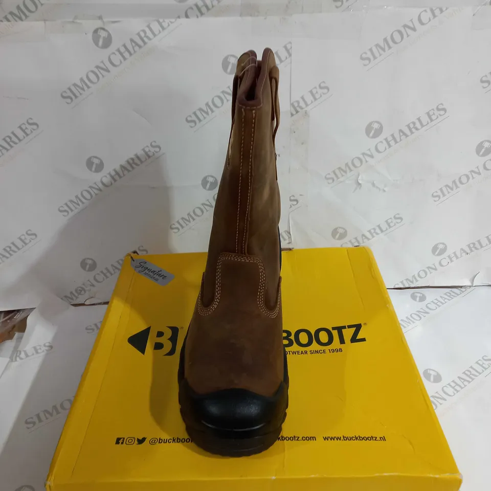 BOXED PAIR OF BUCKBOOTZ BROWN LEATHER STEEL TOECAP BOOTS SIZE UK 10