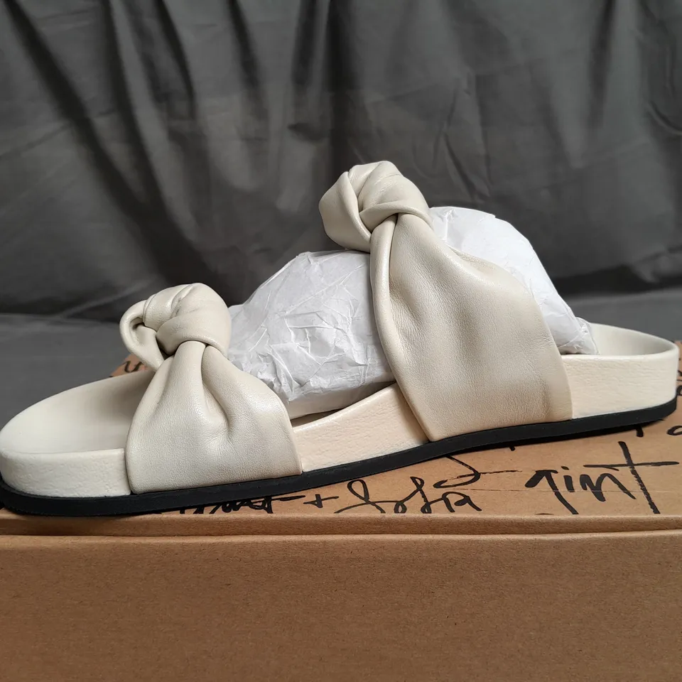 BOXED PAIR OF SAINT+SOFIA KINGSTON KNOT SANDALS SIZE EU 39