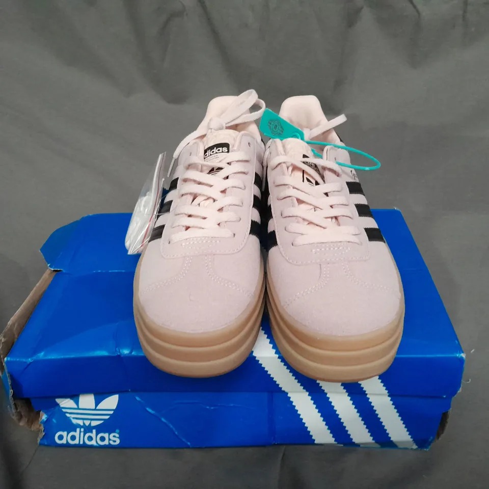 BOXED PAIR OF ADIDAS GAZELLE BOLD TRAINERS SIZE 4.5