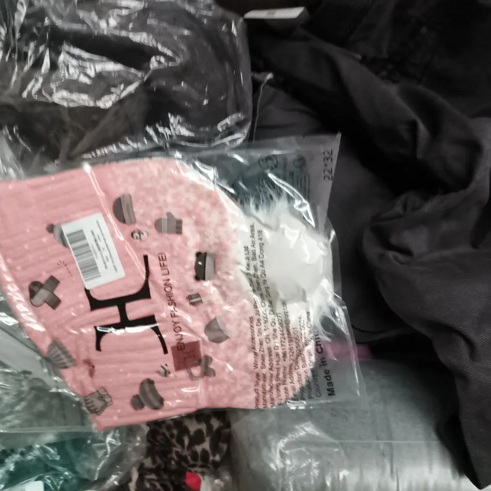APPROXIMATELY 20 ASSORTED CLOTHING AND FASHION PRODUCTS IN VARIOUS STYLES AND SIZES - COLLECTION ONLY