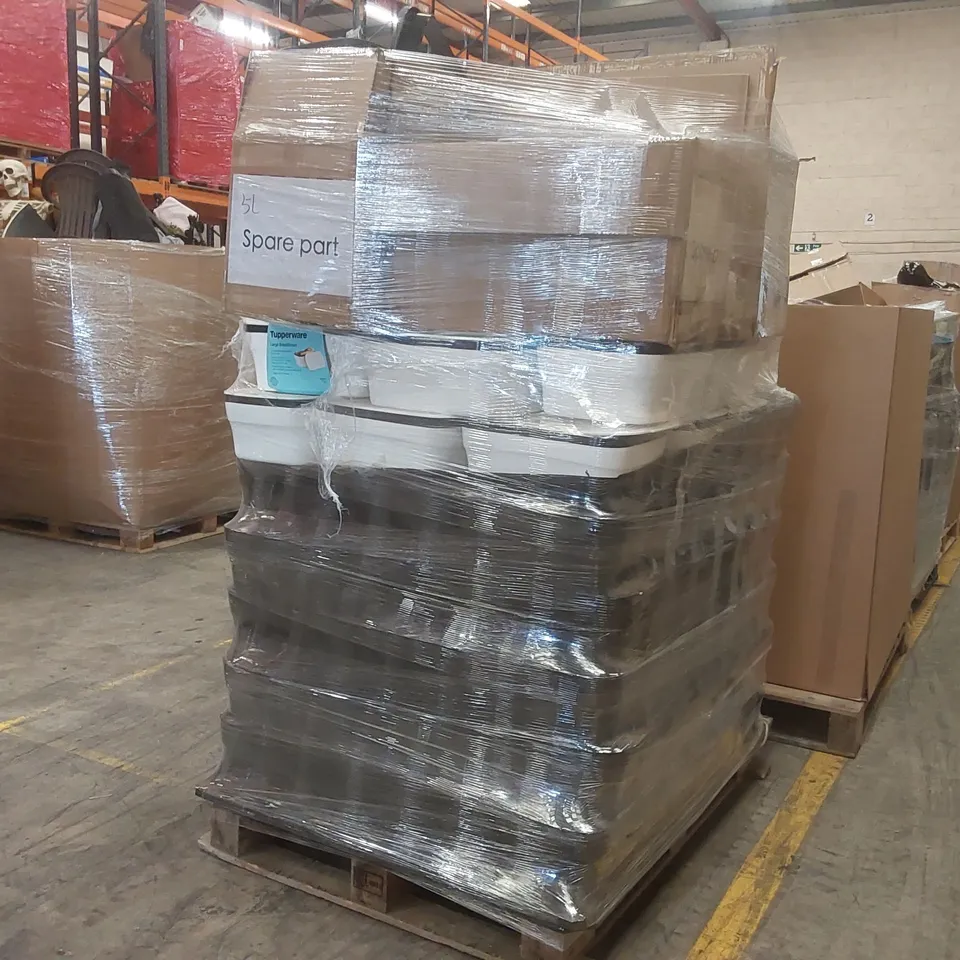 PALLET CONTAINING A VERY LARGE QUANTITY OF TUPPERWARE LARGE BREADSMART BREAD BINS