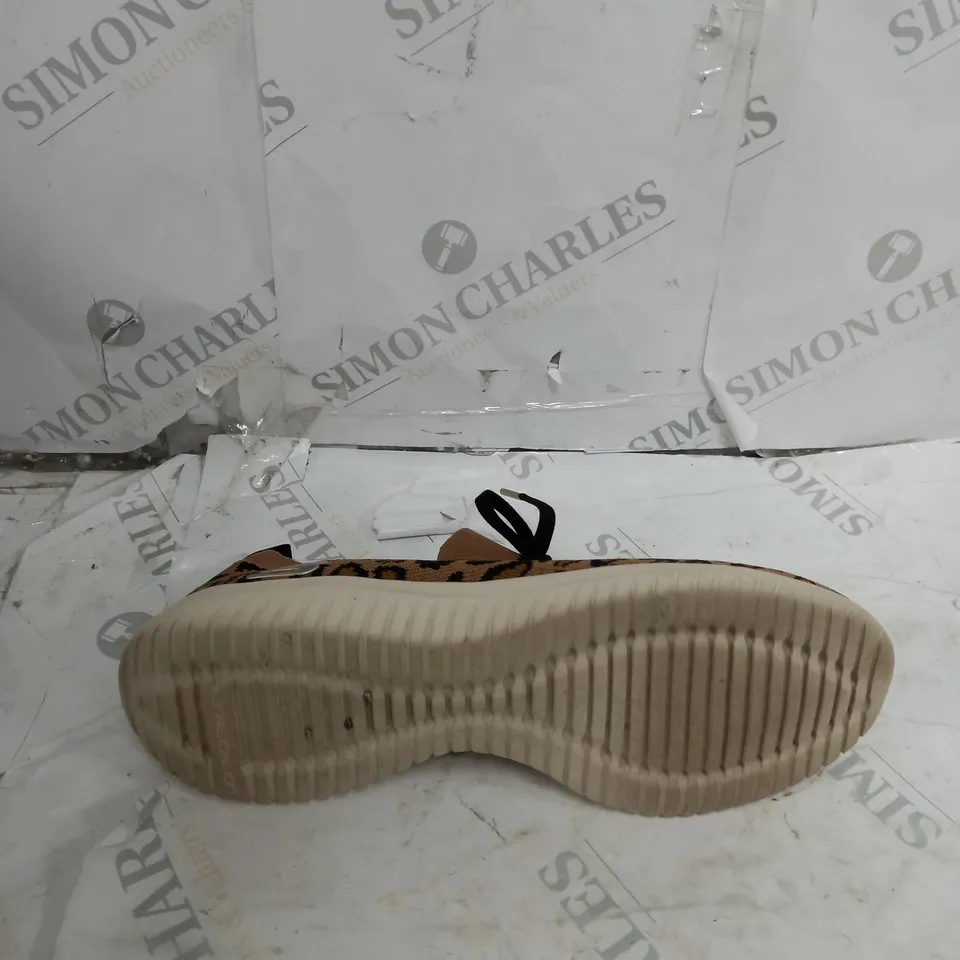 SKECHERS ULTRA FLEX SAFARI TOUR LEOPARD DECO SLIP ON TRAINERS - UK 6.5 - UNBOXED 