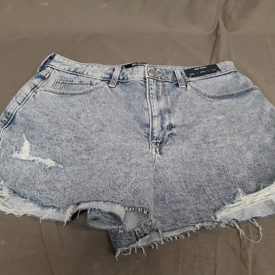 HOLLISTER MOM SHORTS IN LIGHT DENIM - W30