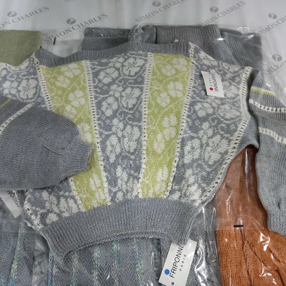 LOT OF 8 ASSORTED KNITWEAR CLOTHING ITEMS - VARIOUS SIZES