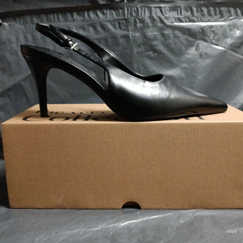 BOXED PAIR OF THE VERY COLLECTION POINTED TOE MID STILETTO HEEL SHOES IN BLACK SIZE 6
