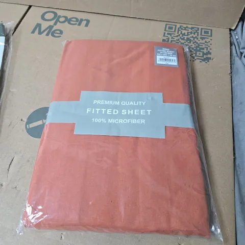 BOX OF APPROXIMATELY 20 ASSORTED HOUSEHOLD ITEMS INCLUDING PREMIUM QUALITY FITTED SHEET , GARDEN ROTARY DRYER COVER AND MARVELLOUS NEEDLE FELTING