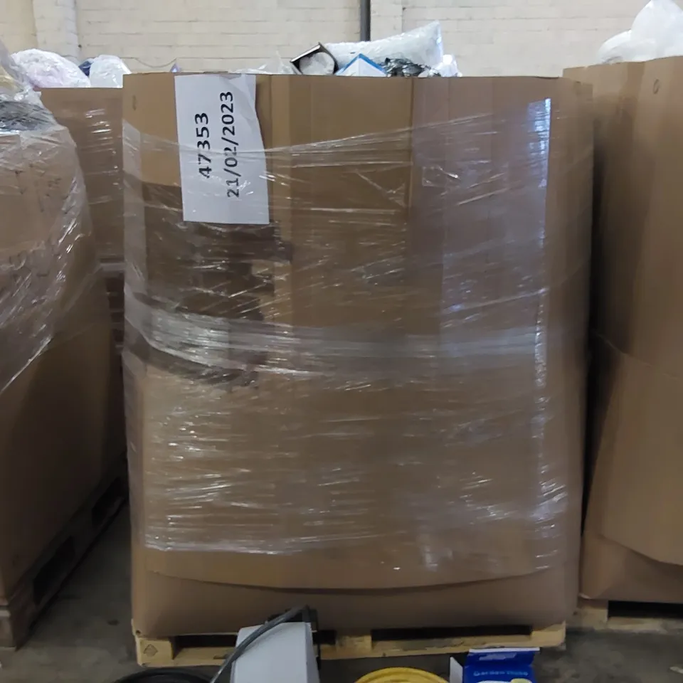 PALLET OF ASSORTED ITEMS INCLUDING: HOSE PIPES, PRESSURE WASHER 