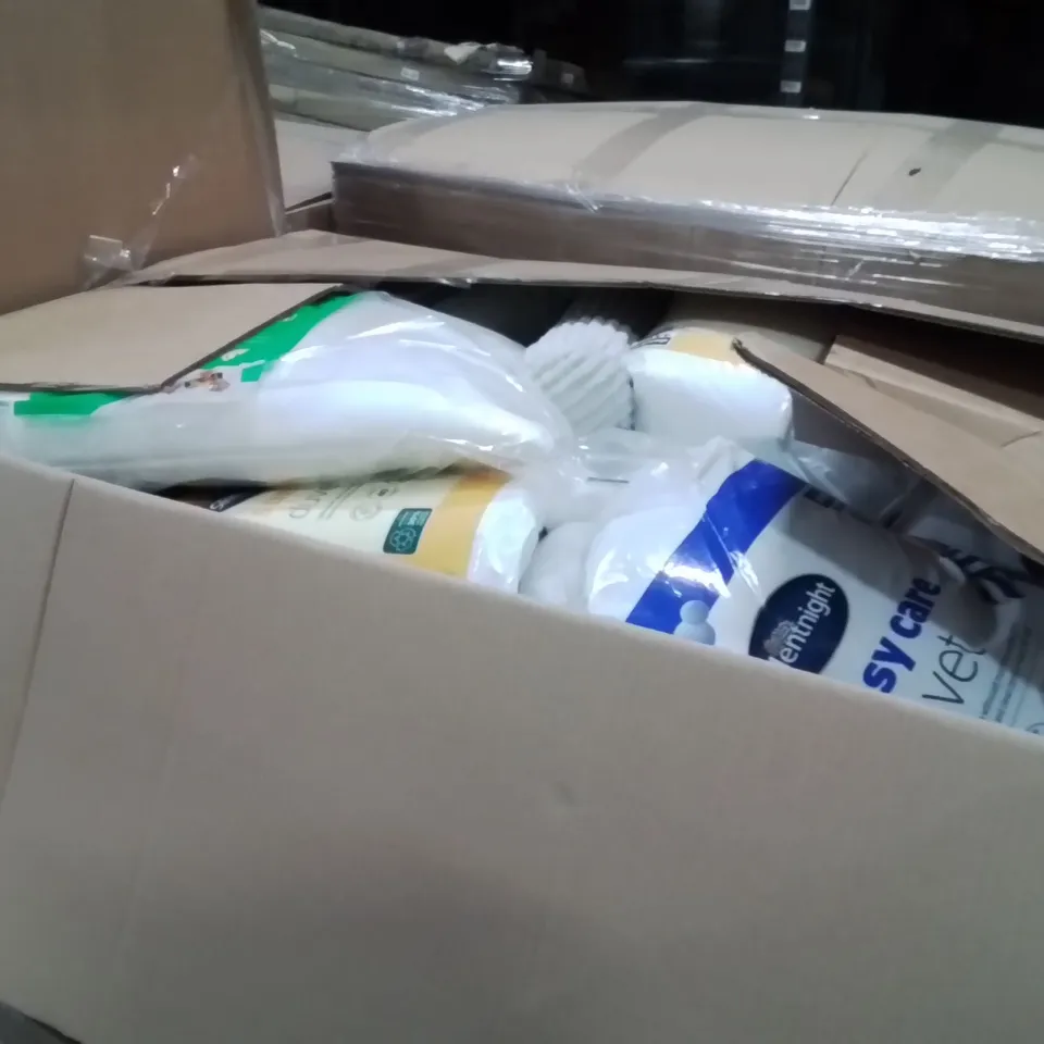PALLET CONTAINING A LARGE QUANTITY OF BEDDING PRODUCTS SUCH AS:DUVET,PILLOWS 