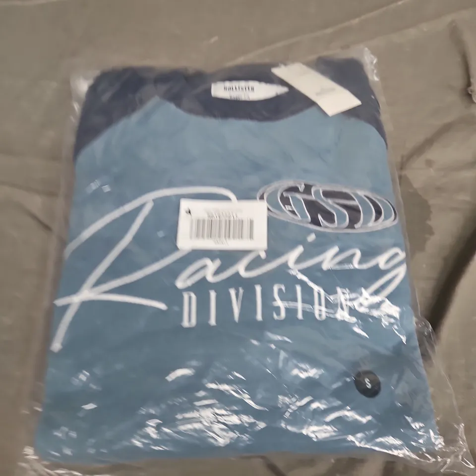 BAGGED HOLLISTER SWEATSHIRT - SIZE SMALL
