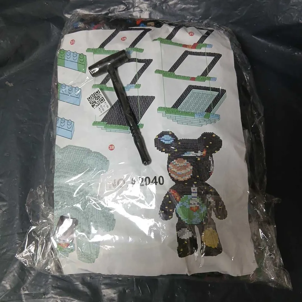 BRICK-BUILT MOUSE CHARACTER FIGURE WITH INSTRUCTION SHEET – TOY