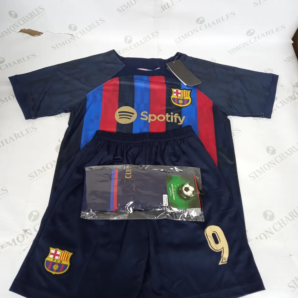 FC BARCELONA FULL HOME KIT WITH LEWANDOWSKI 9 SIZE 26