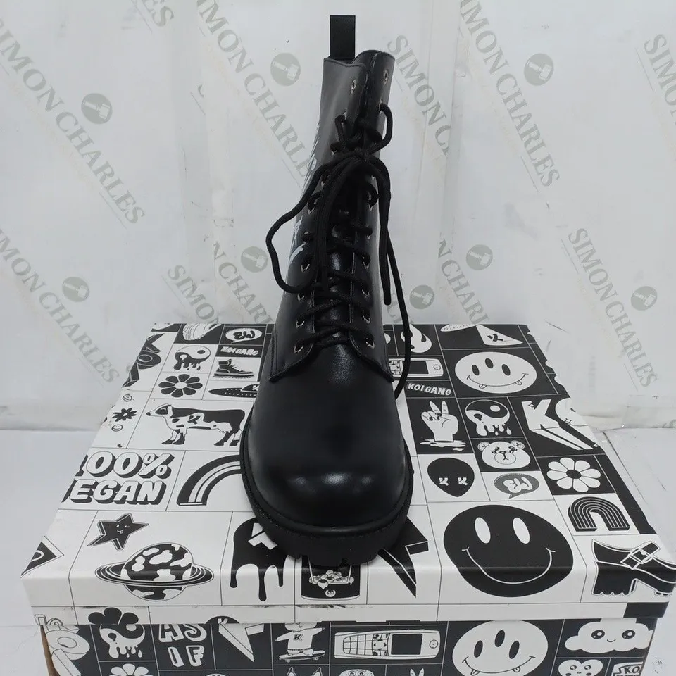 KOI FOOTWEAR MENS BLACK ANIMAL FREE MILITARY BOOTS SIZE 9