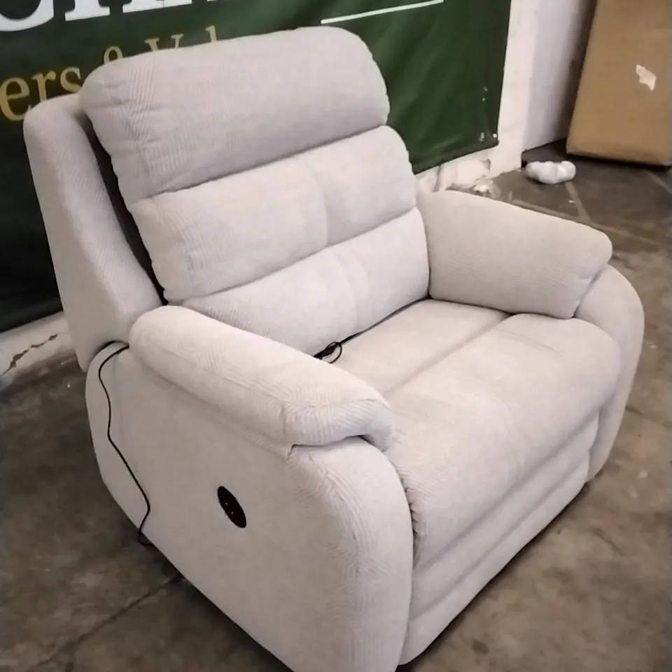 QUALITY BRITISH DESIGNED & MANUFACTURED G PLAN GREENWICH POWER RECLINER SNUGGLER SCALE DOVE FABRIC