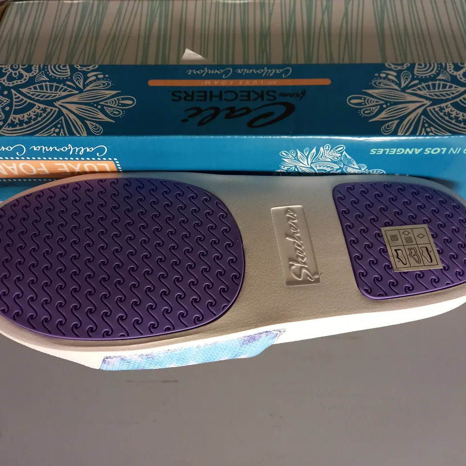 BOXED PAIR OF SKECHERS CALI TIE DYE SANDALS IN MULTI SIZE 7