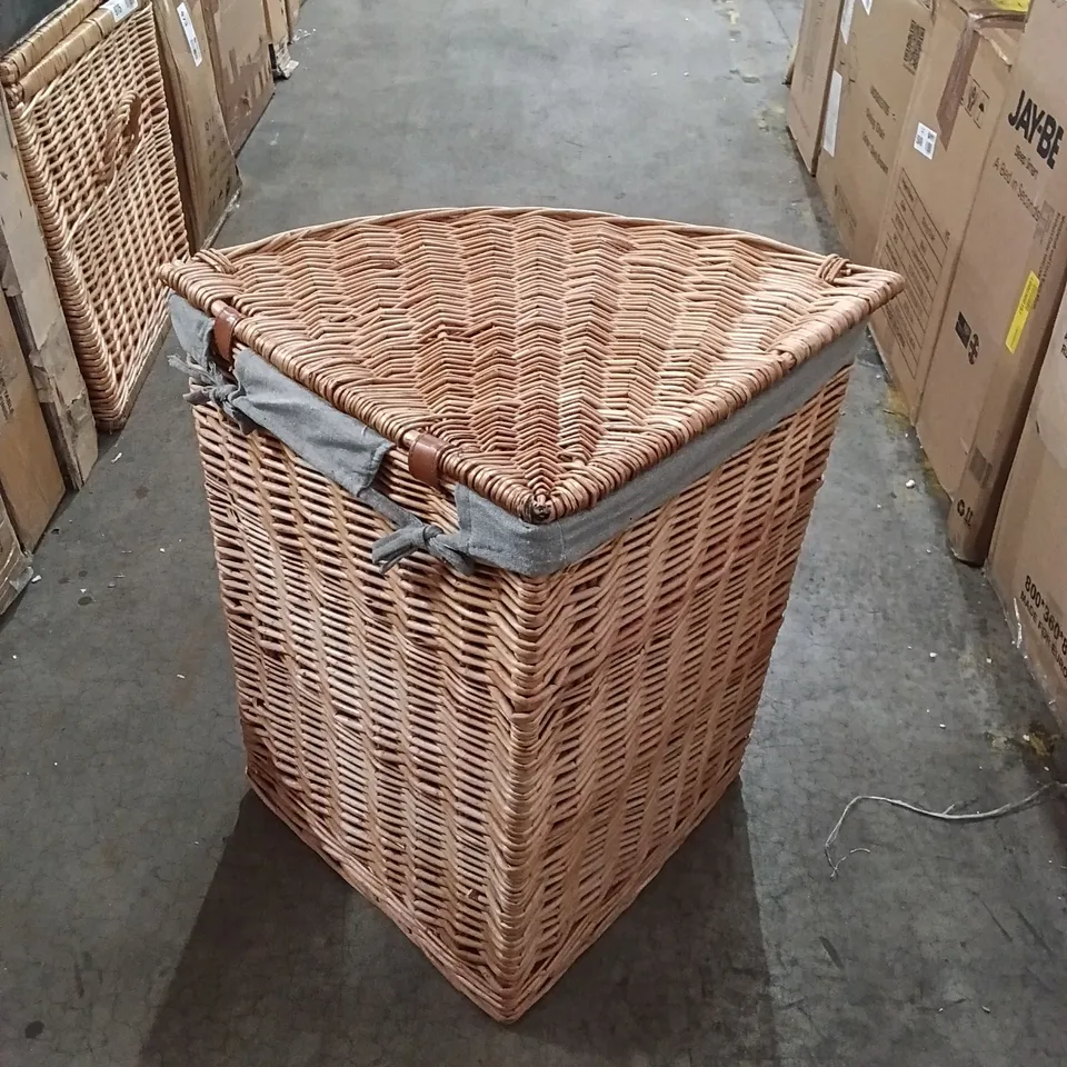 BOXED CORNER WICKER BASKET (1 BOX)