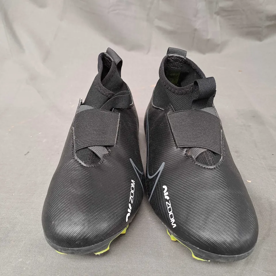 PAIR OF NIKE MERCURIAL JUNIOR BOOTS SIZE UK 1