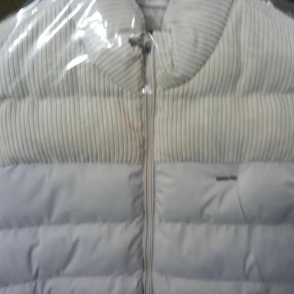 BRAND NEW MOSES KUSHNER TWO TEXTURE PADDED GILET IN WHITE - 54