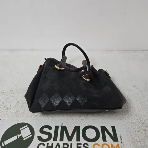 BLACK QUILTED HANDBAG WITH GOLD HARDWARE