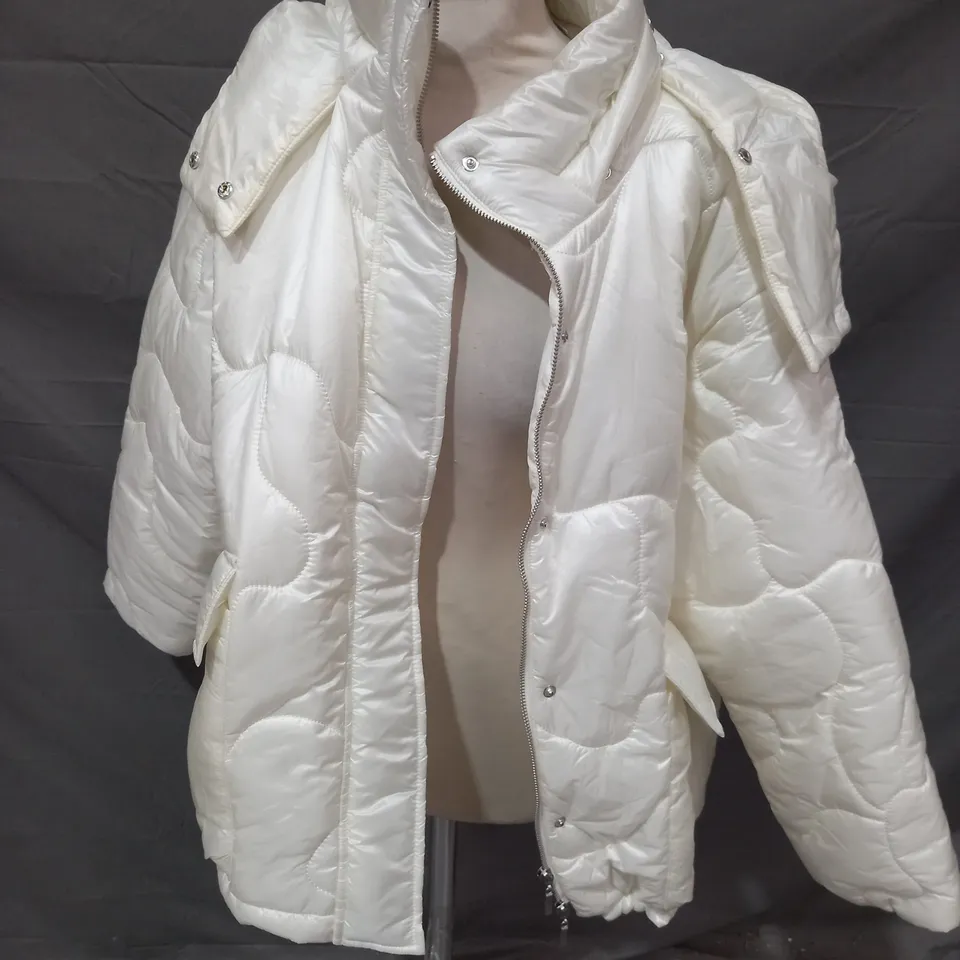WYNNE COLLECTION COAT IN SATIN CREAM COLOUR SIZE LARGE